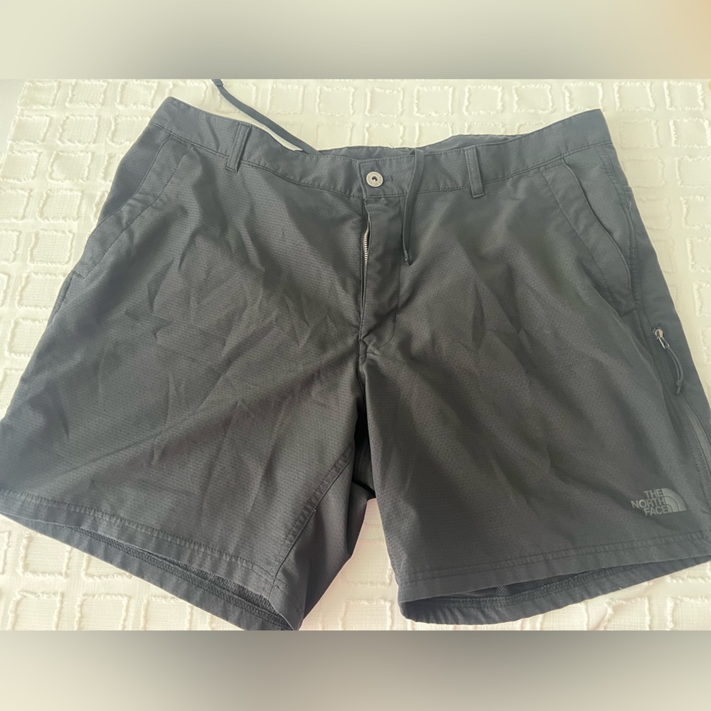 The North Face shorts Men’s 40 Flashdry Rolling Sun Packable Black Zip Pocket